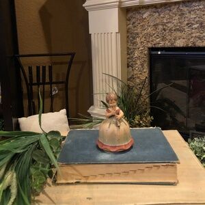 Reuge Anri Italy girl figurine with flute music box 1969